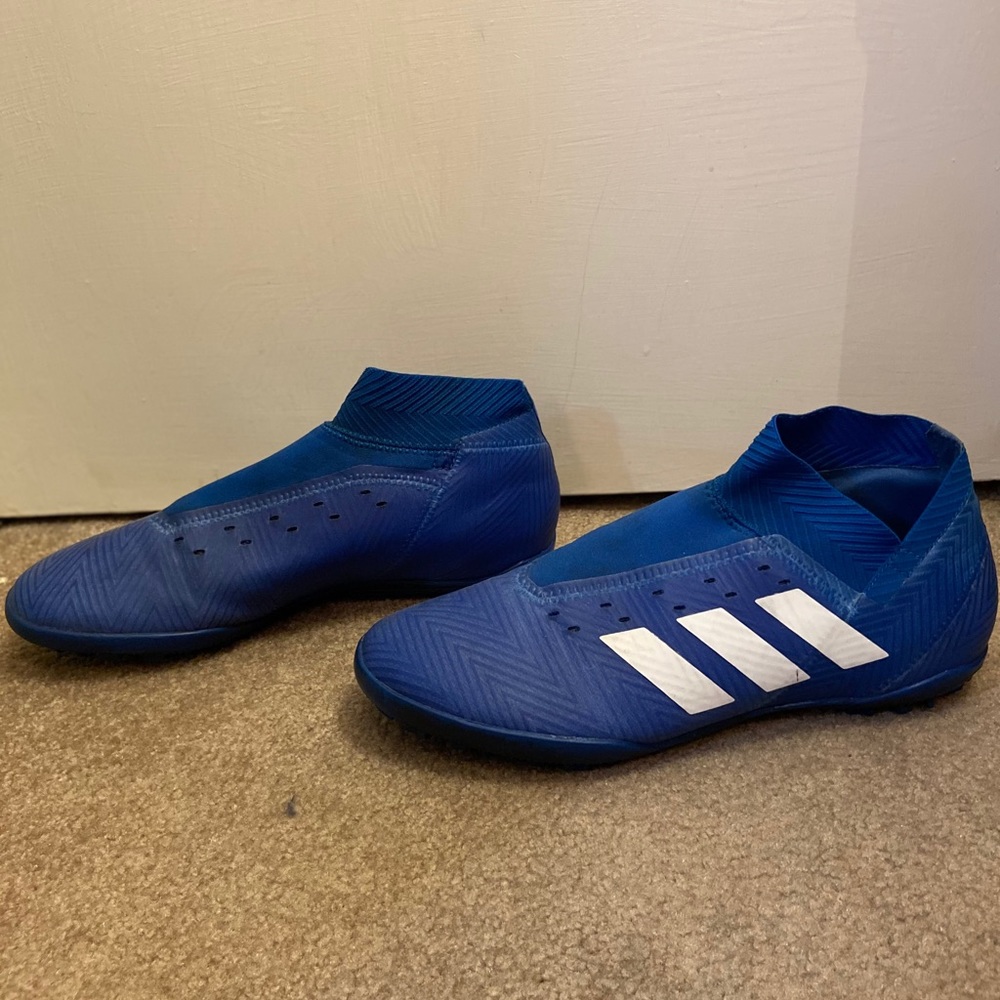 Men’s Adidas Royal Blue Turf Soccer Shoes Size 8